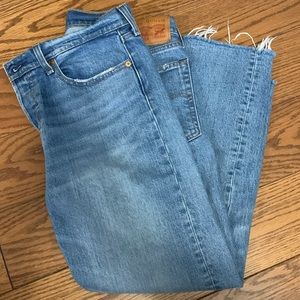 Womens Levi’s straight leg Jeans